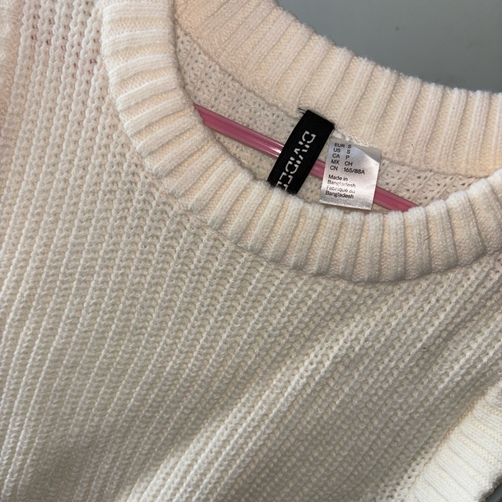 H&M sweater - Picture 2 of 4
